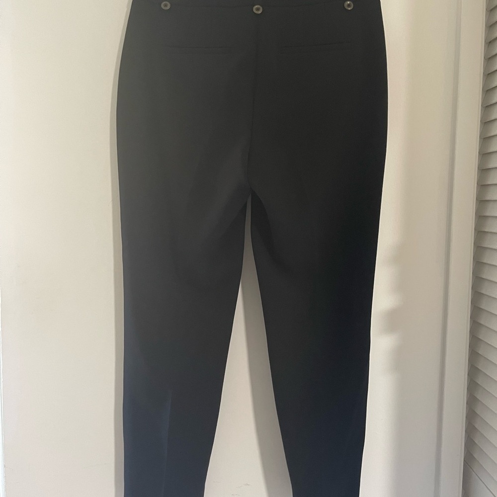 Chic Black Women's Cropped Pants - Picture 4 of 7